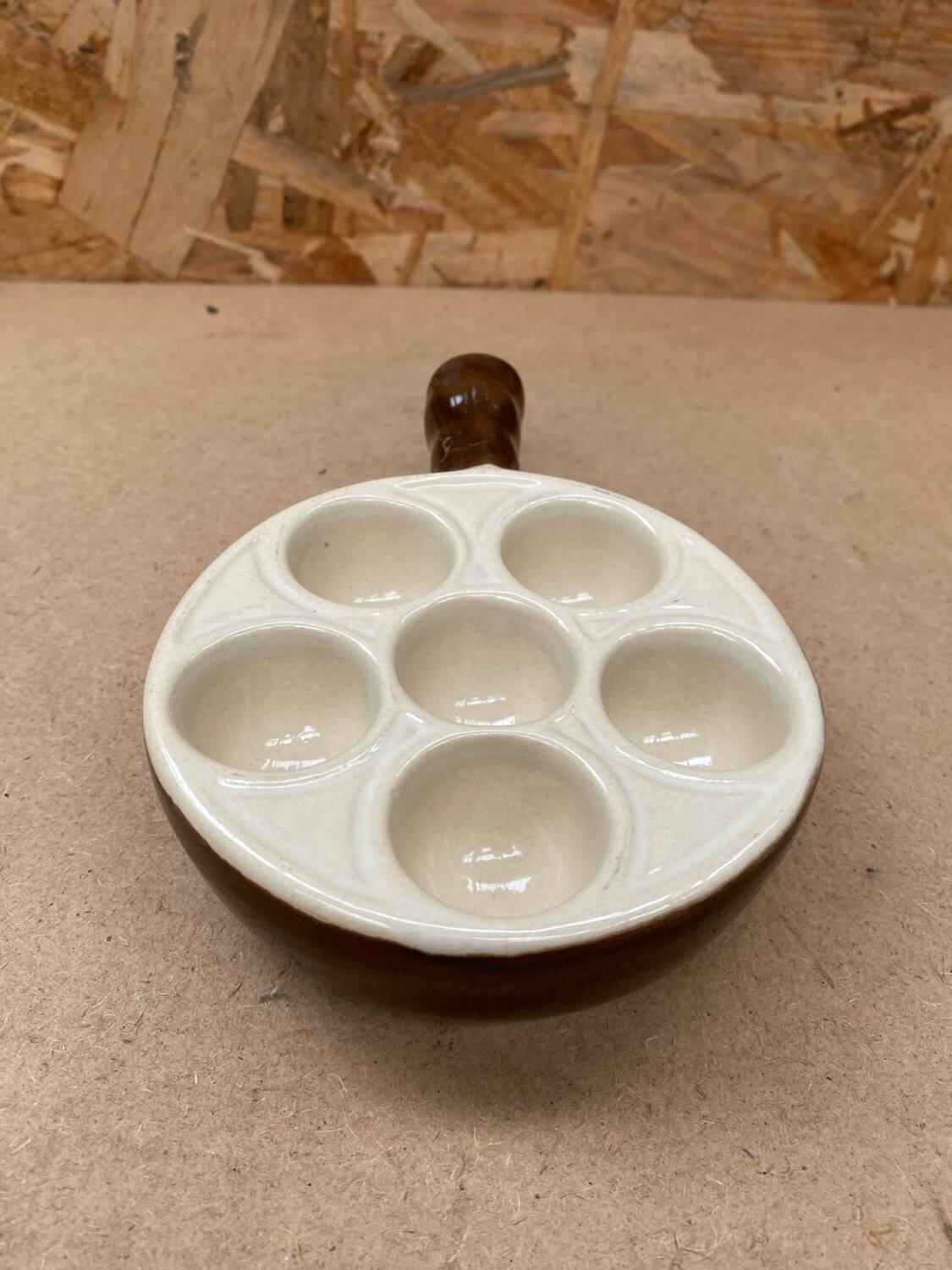 Set of 6 émile henry snail dishes in beige brown ceramic pan