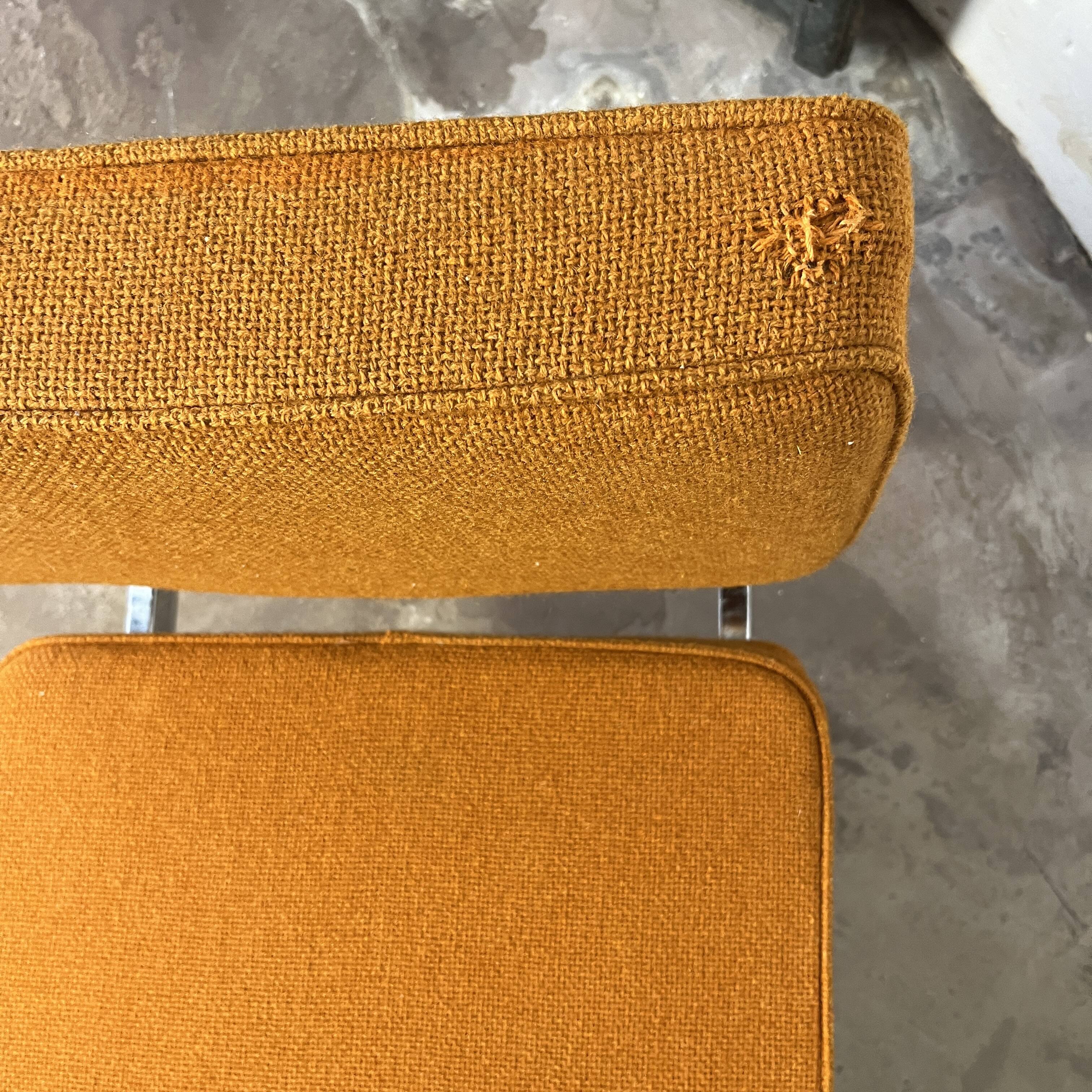Paire de chauffeuses vintage orange 1970