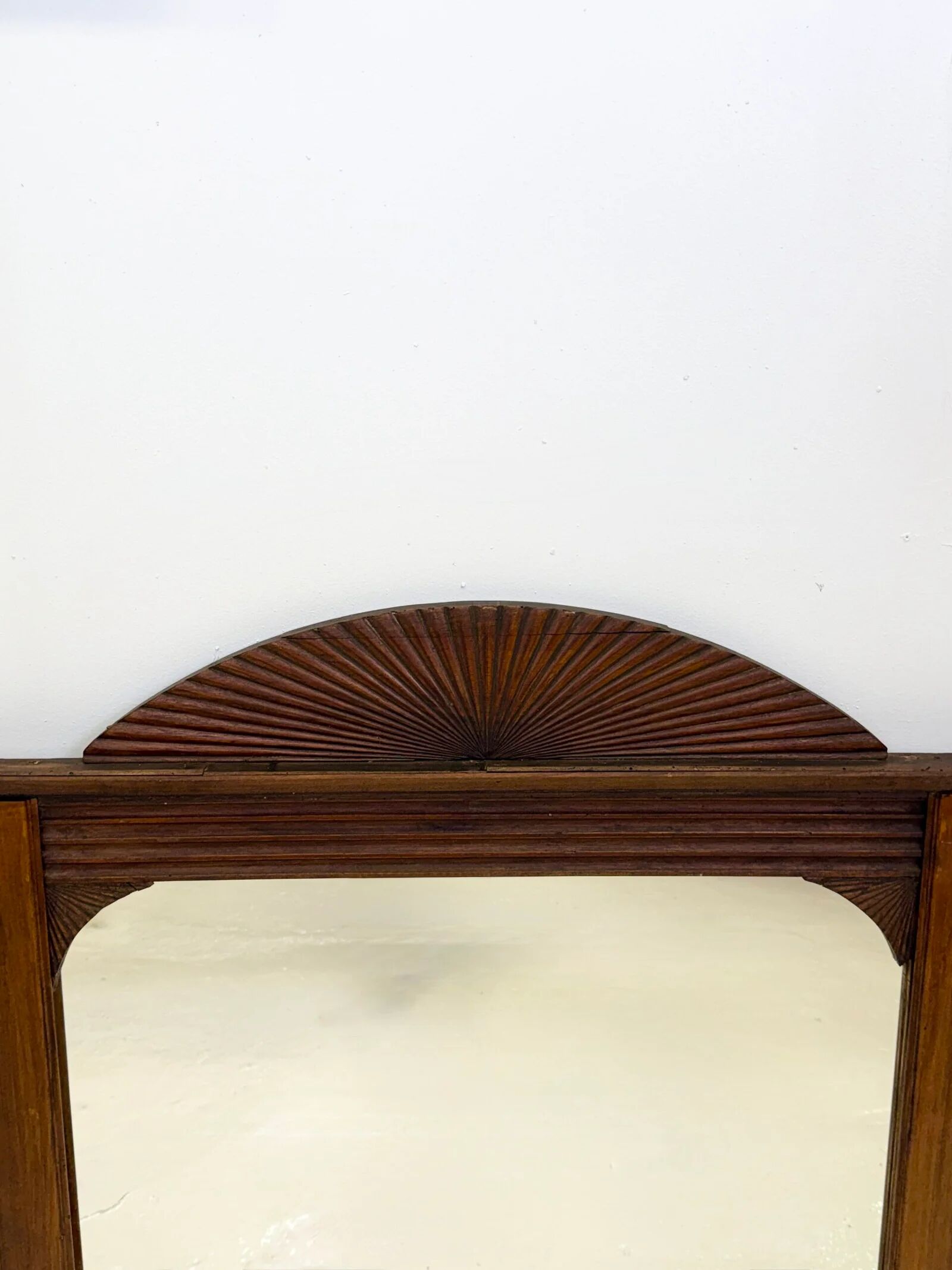 Miroir art déco en bois sculpté, 1930s