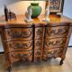 Commode à tiroirs en noyer