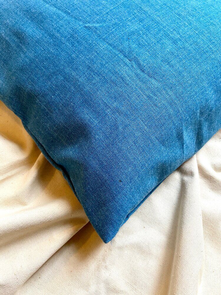 Coussin en coton bleu 40 cm