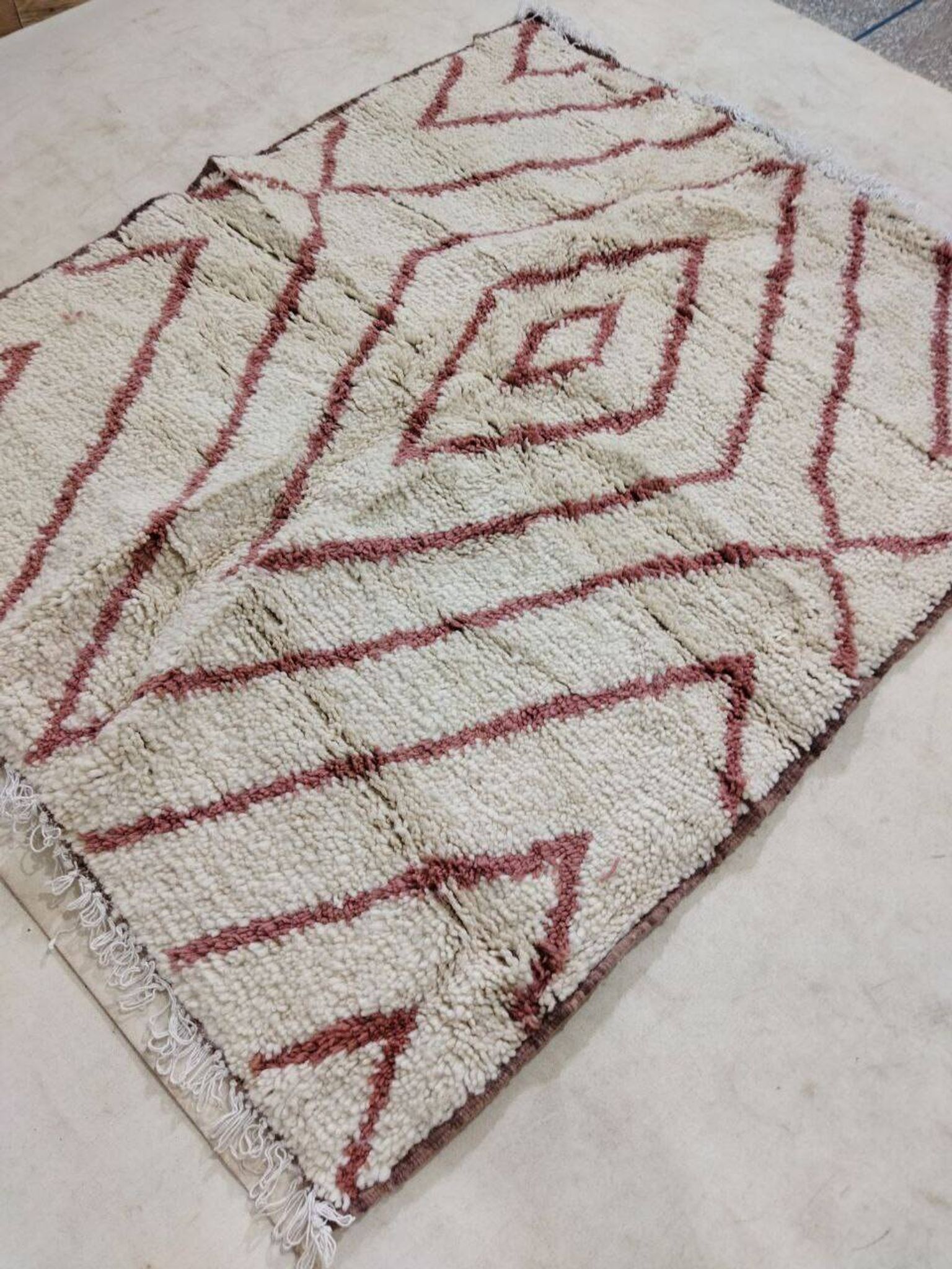 Handmade moroccan berber rug 160 x 128 cm