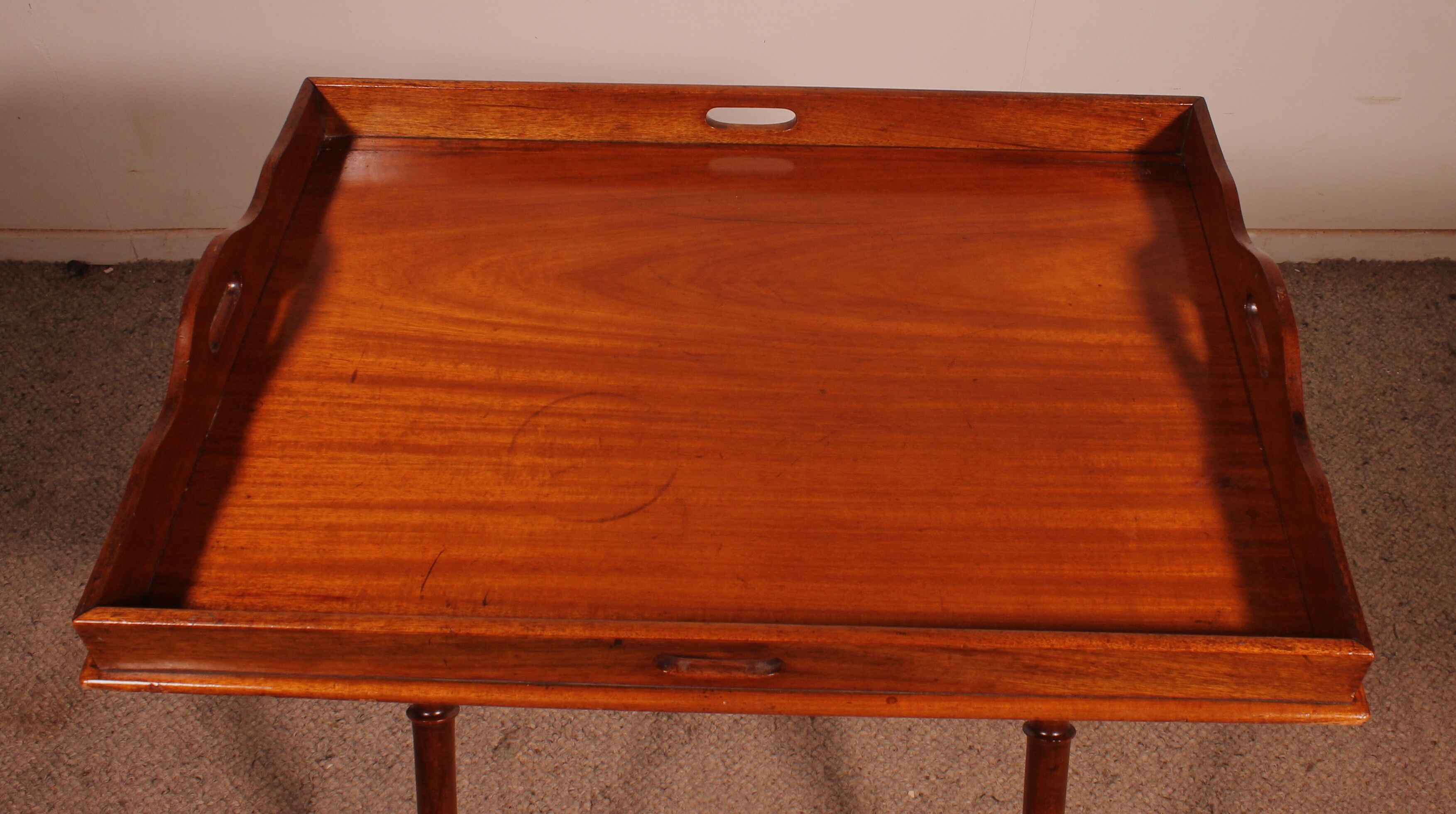 Servant Butler Tray in solid mahogany from the early 19th century.