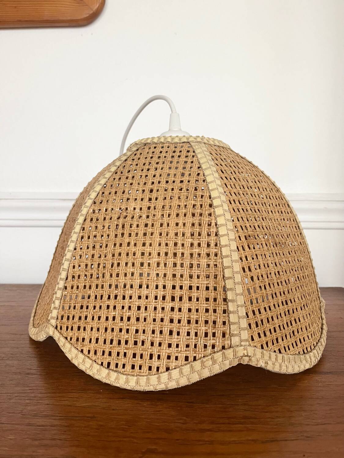 Vintage flower-shaped rattan pendant light