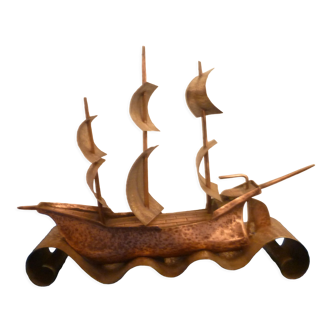 Maquette de bateau fregate en cuivre et laiton faite a la main travail artisanal