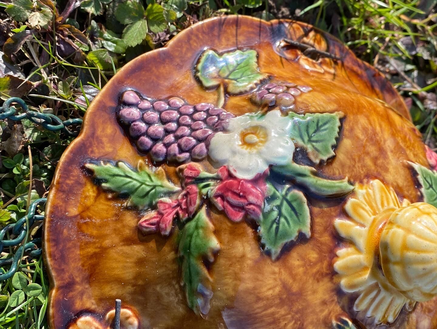 Drinking trough or floral cup in slurry
