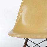 Ensemble de 4 chaises Herman Miller Vintage Eames DSW Side Shell couleur ocre clair