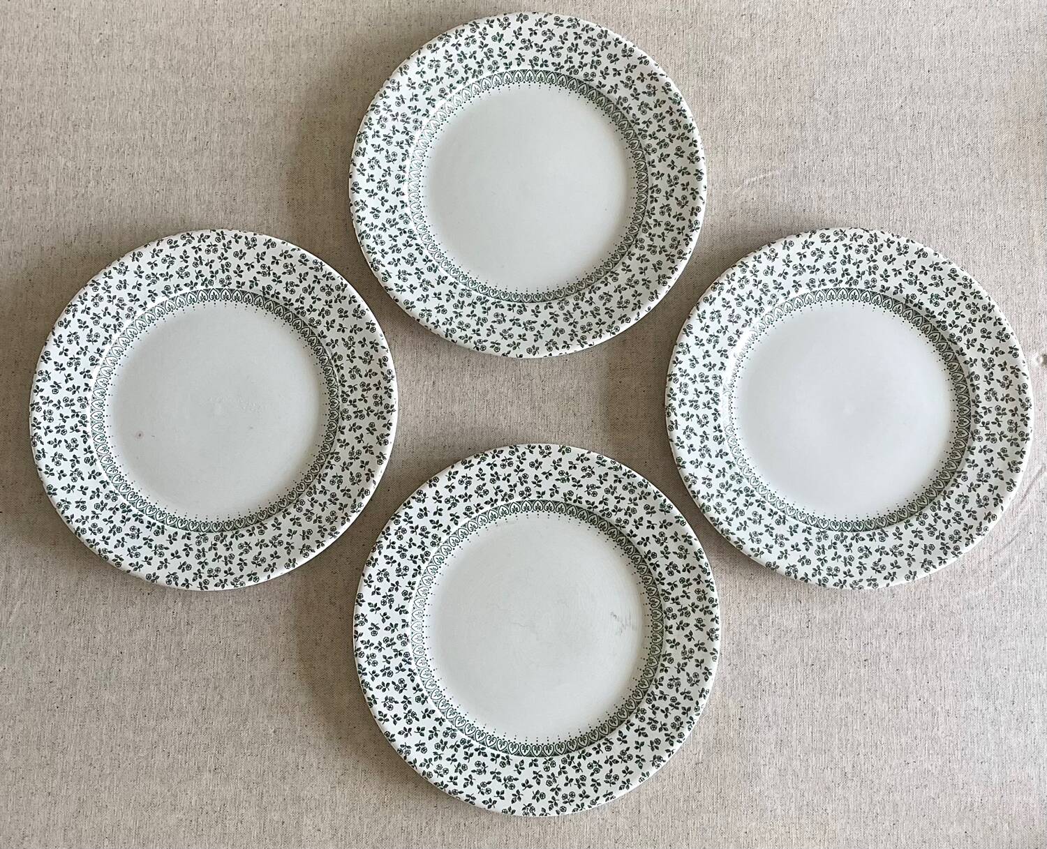 4 English dinner plates.