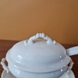 Mustard pot in the shape of a soup tureen made of German or French porcelain.