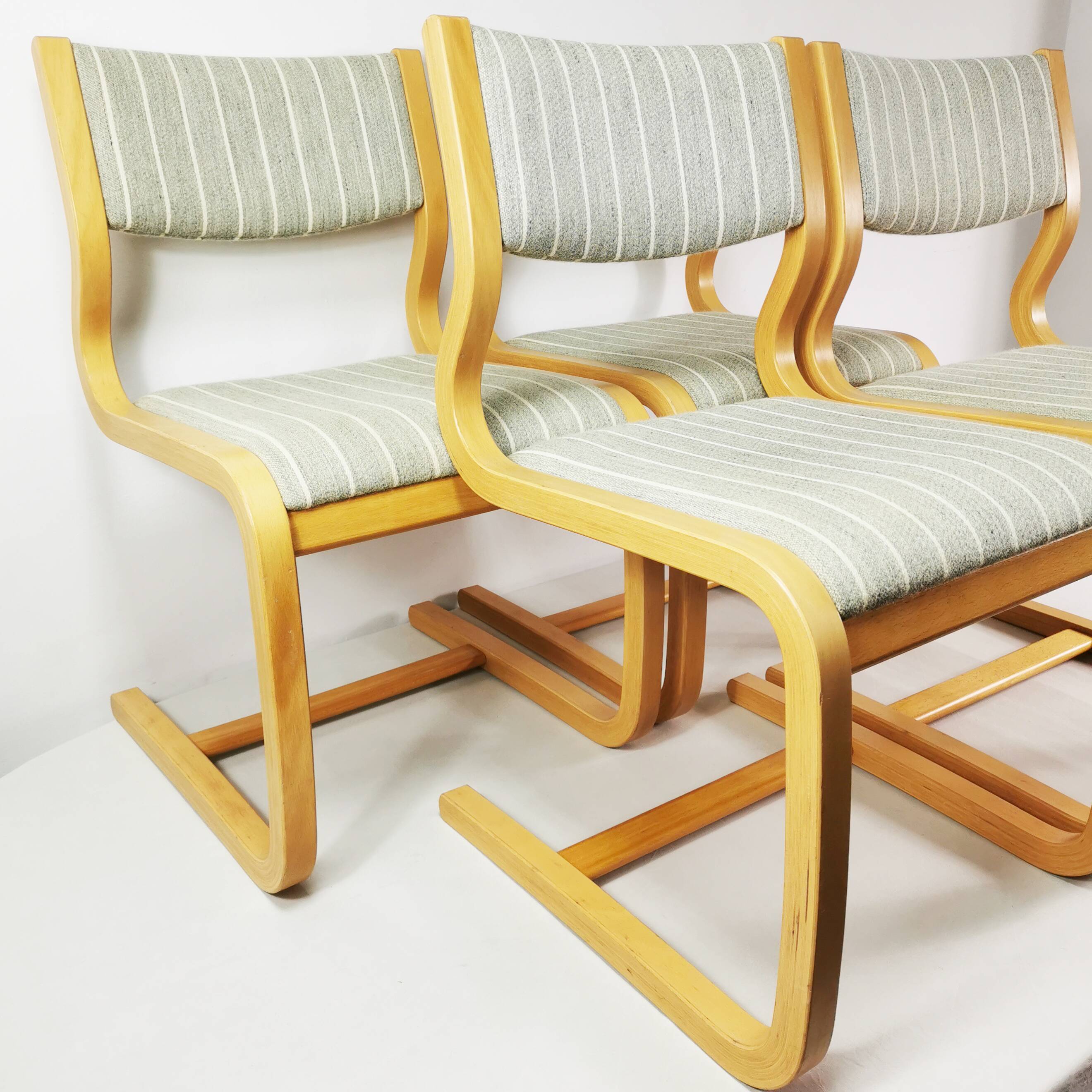 Zestaw 4 krzeseł Mid Century, proj. Magnus Olesen, Dania, late 70.