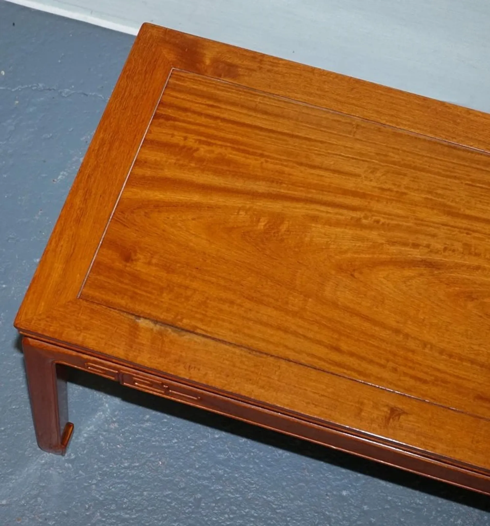 Table Basse Rectangulaire Vintage Orientale en Teck Sculpté, Chine