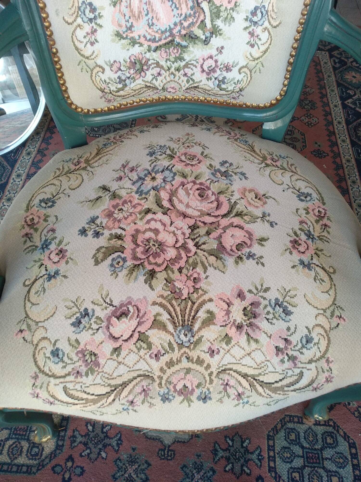 Lot de 2 fauteuils cabriolets de Style Louis XV, rénovés.