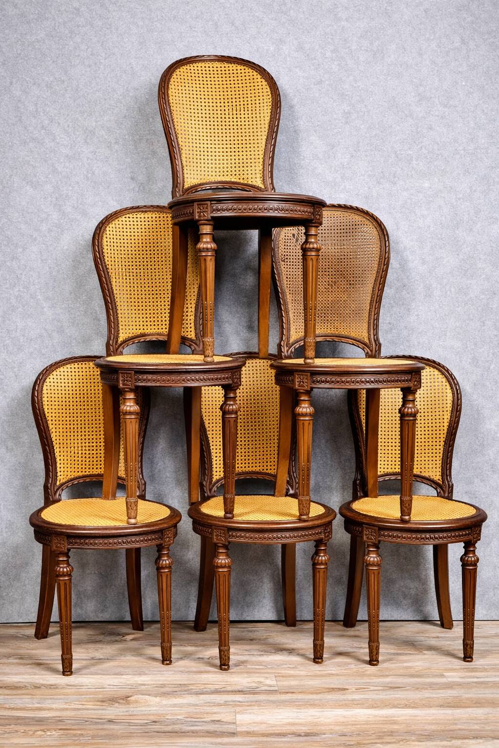 Elegant set of 6 chairs known as "rackets", in the Louis XVI style.