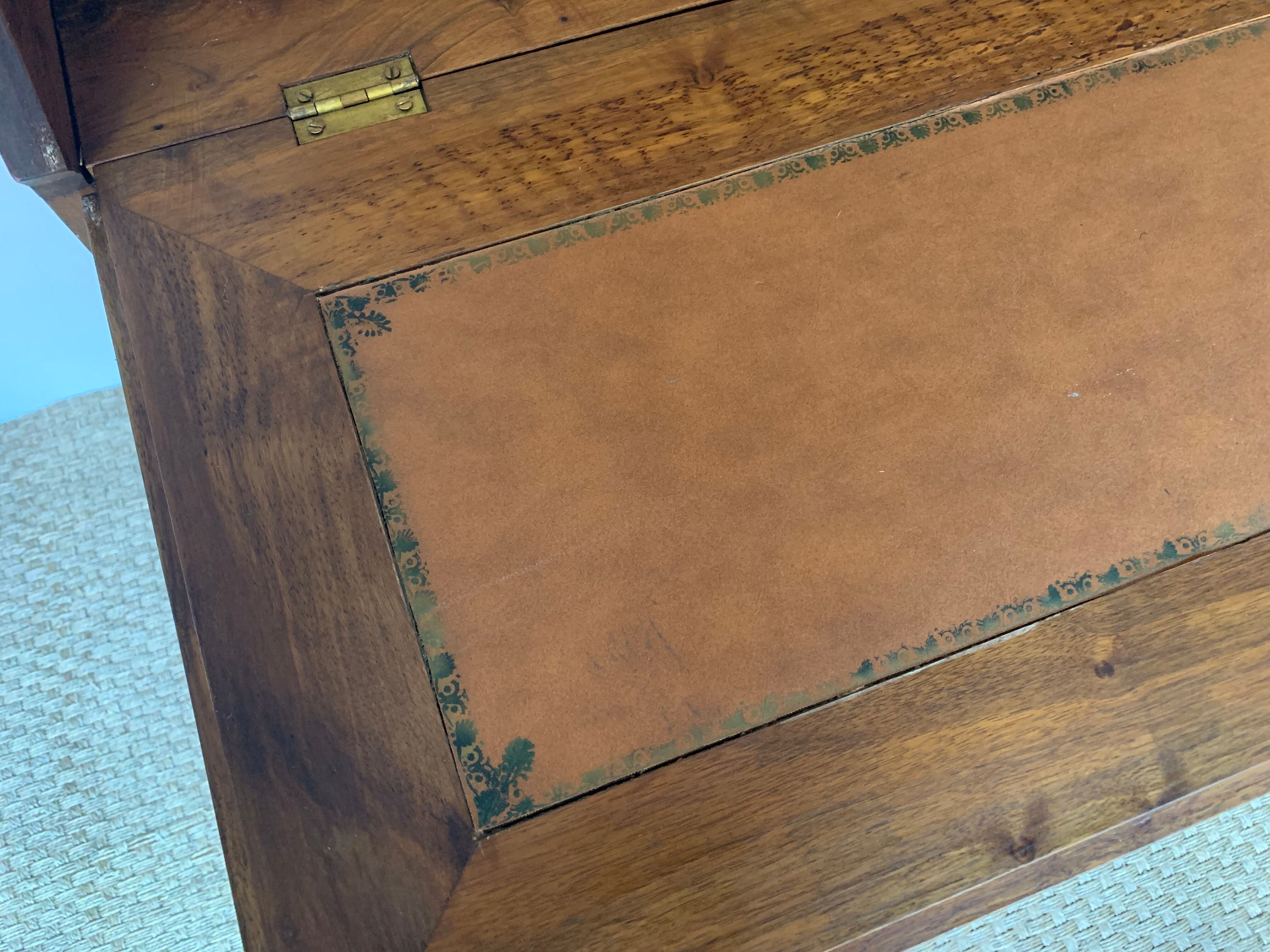 Secretary back d ANE