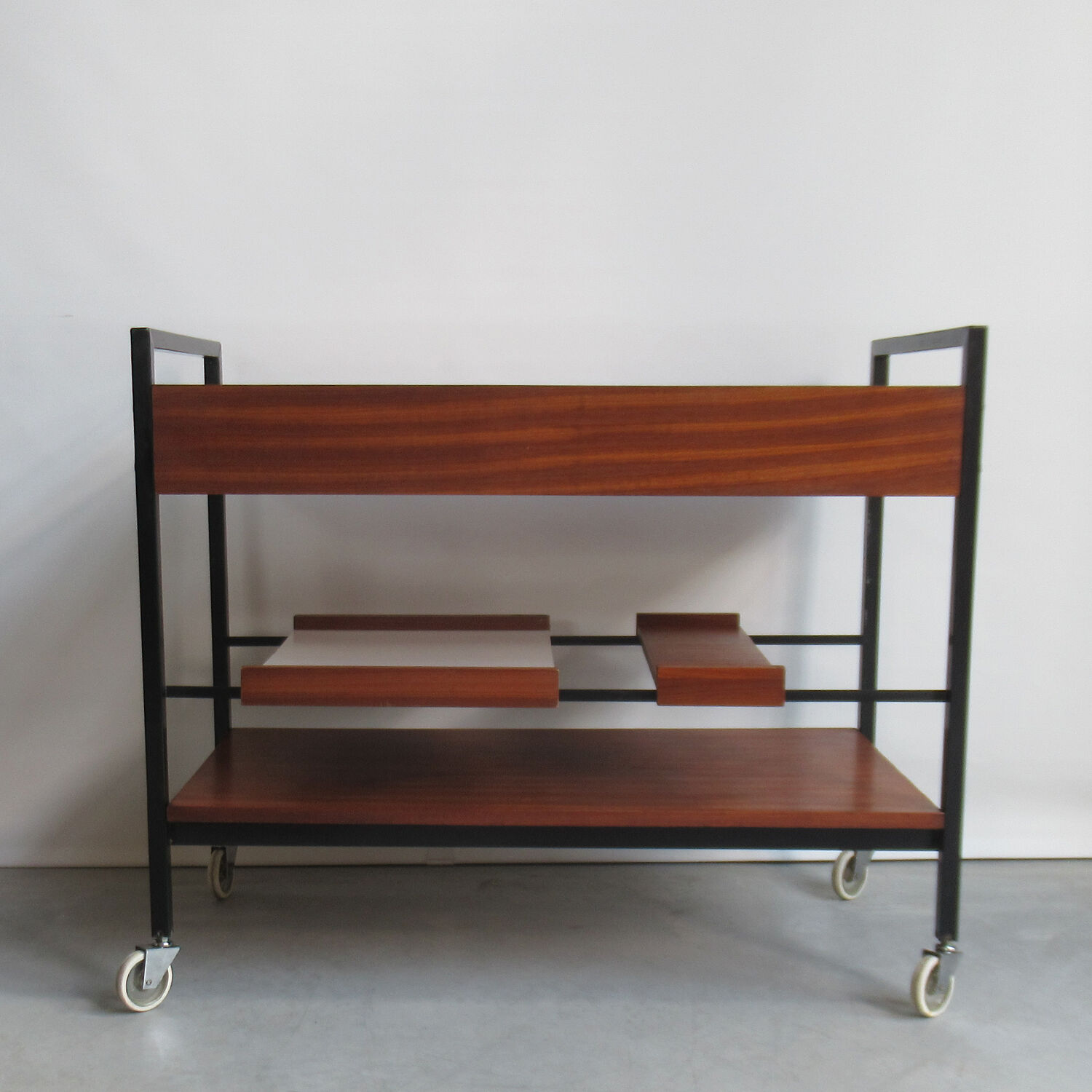 Service model 'paris' Pierre Guariche for Meurop