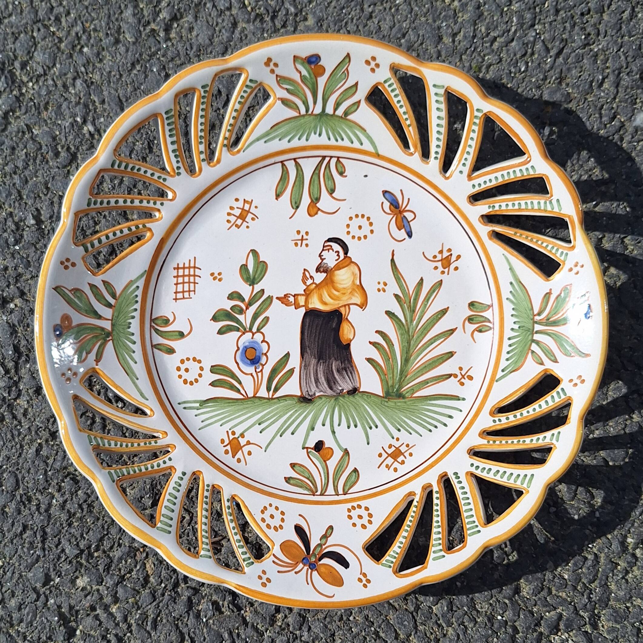 Earthenware plate with Moustiers decoration