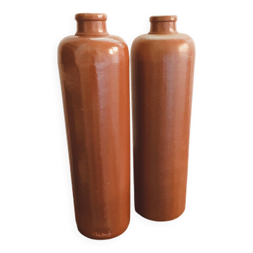 Duo de bouteilles anciennes en grès • Vases Soliflore