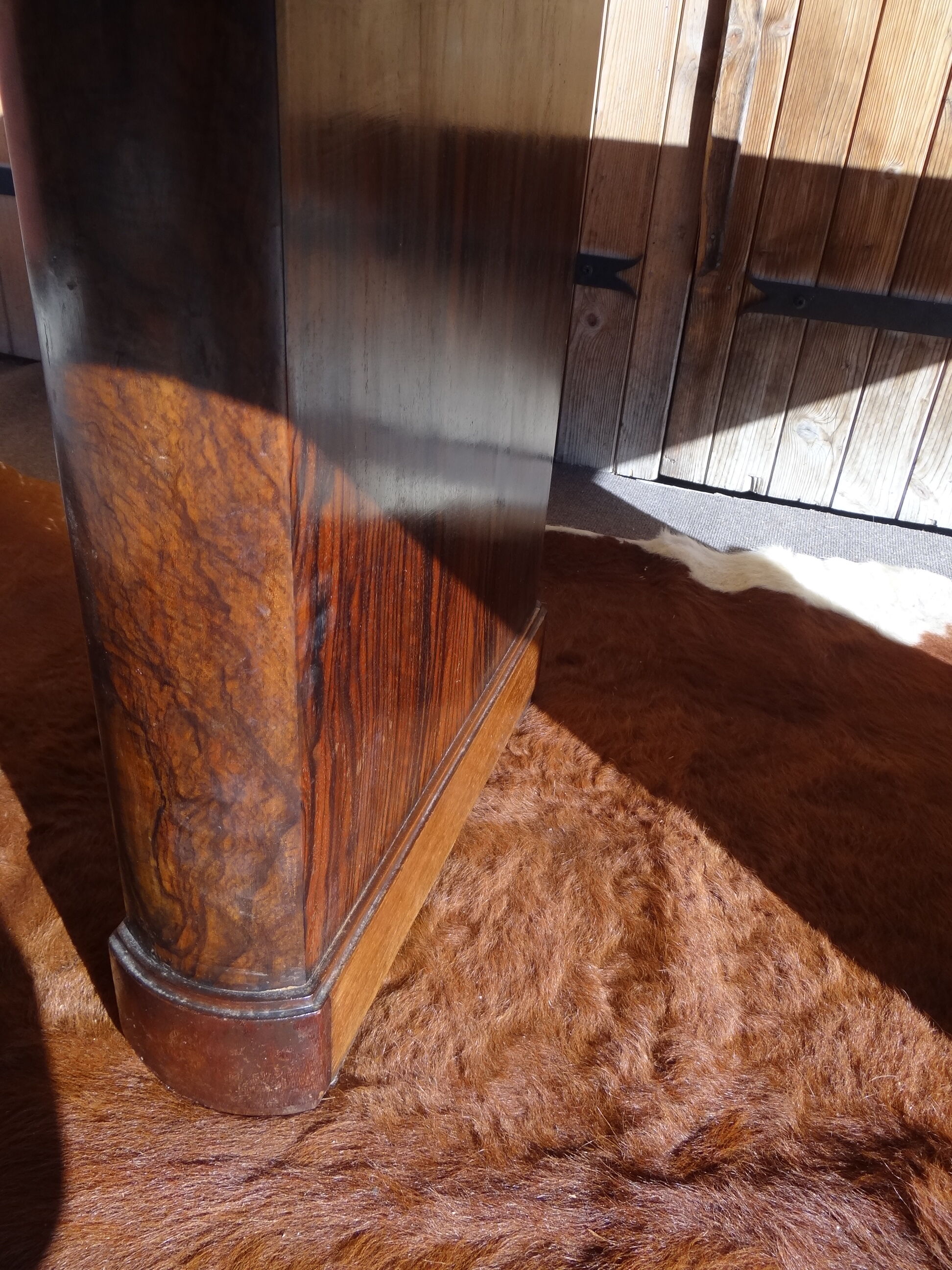 Art Deco dining room extension table