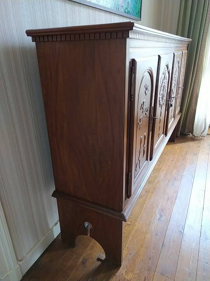 Sideboard on legs