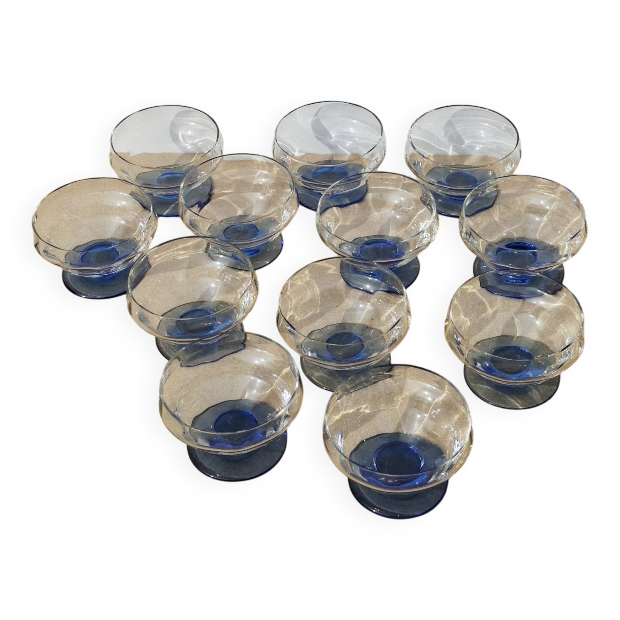 12 champagne coupes 1930