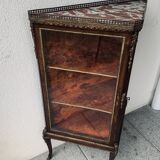 Vitrine d’angle style Louis XV