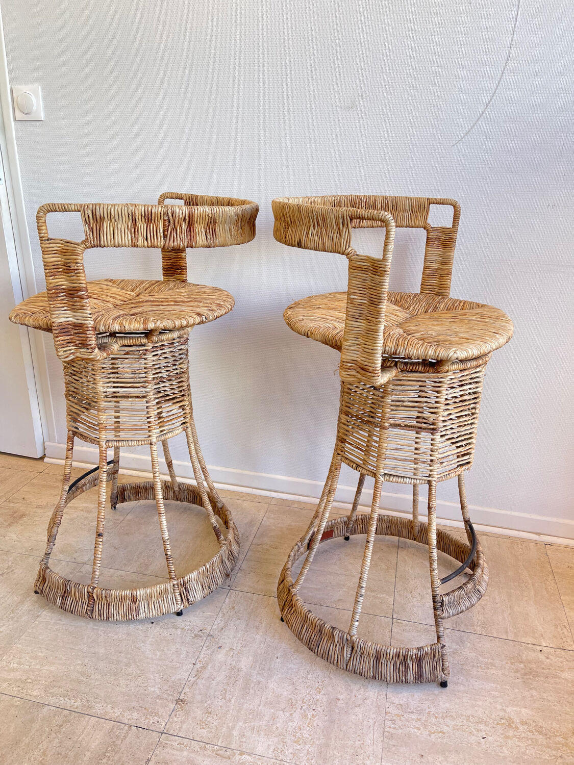 Paire Tabouret haut rotin – création Roger Coster, 1970