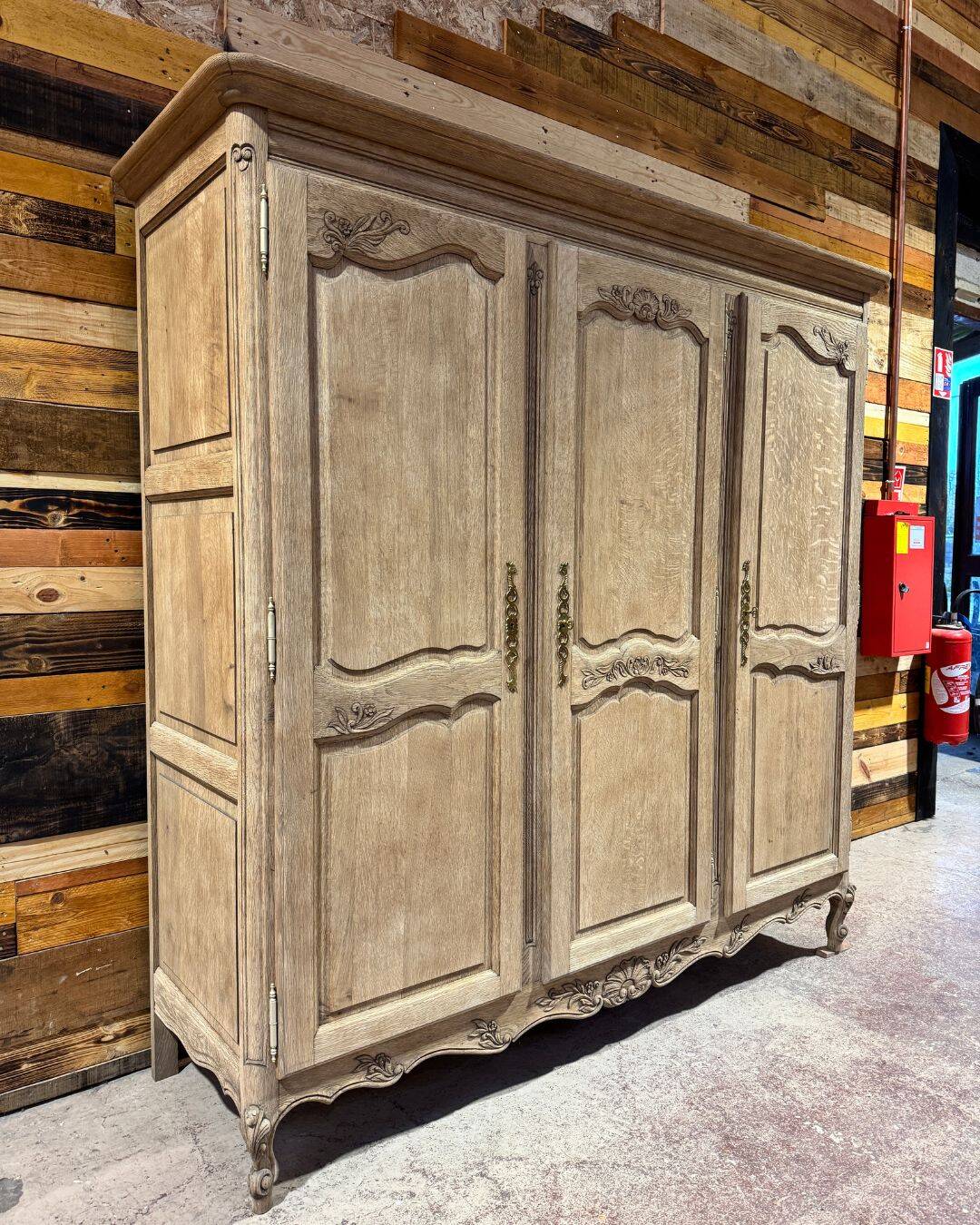 Oak wardrobe in Louis XV style