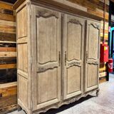 Oak wardrobe in Louis XV style