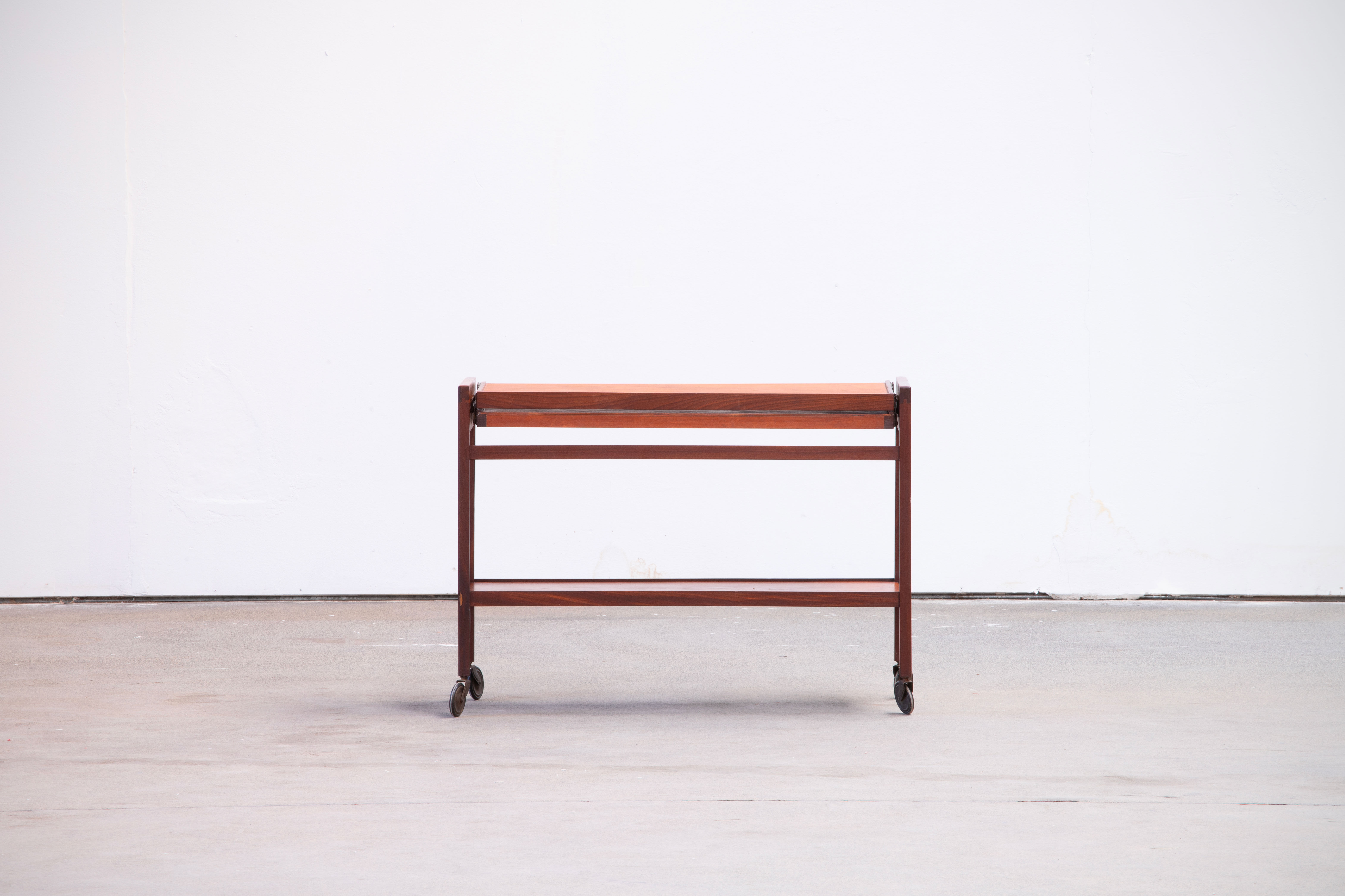 Retractable scandinavian dessert 99cm