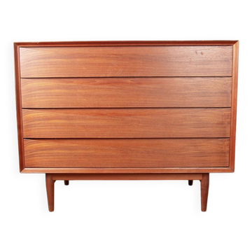 Danish Teak Chest of Drawers, 4 drawers by Arne Vodder for Sibast 1960.