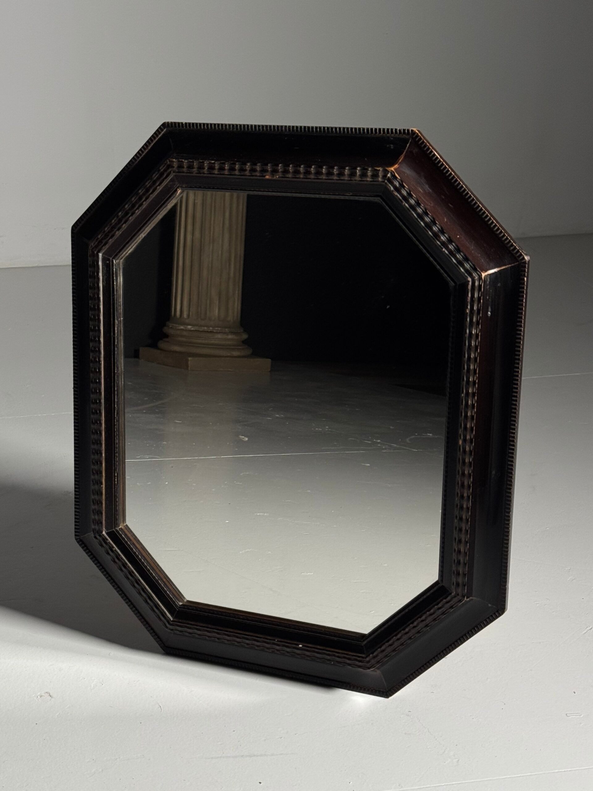 Ripple frame mirror octagonal