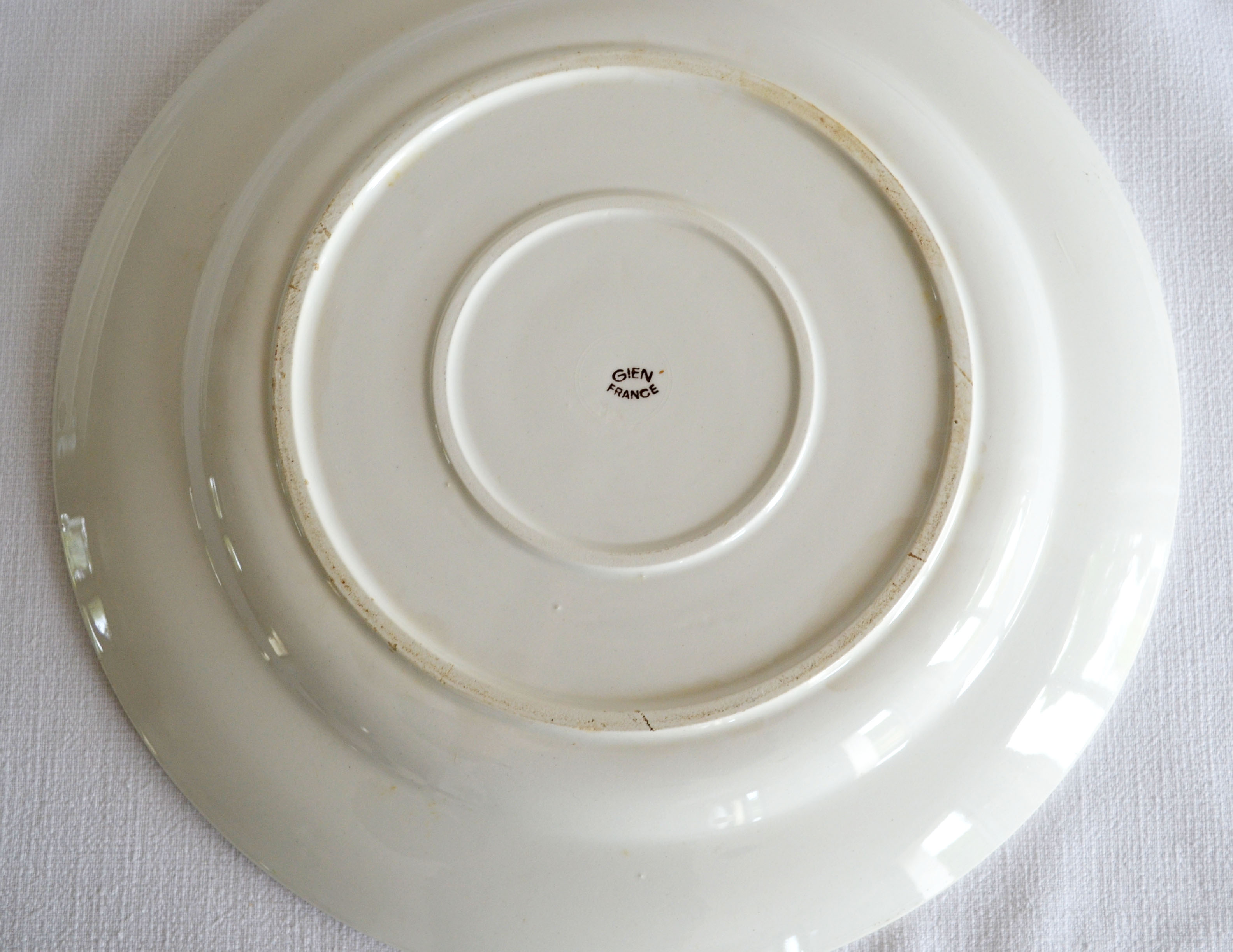 Round dish Gien with gold flowers