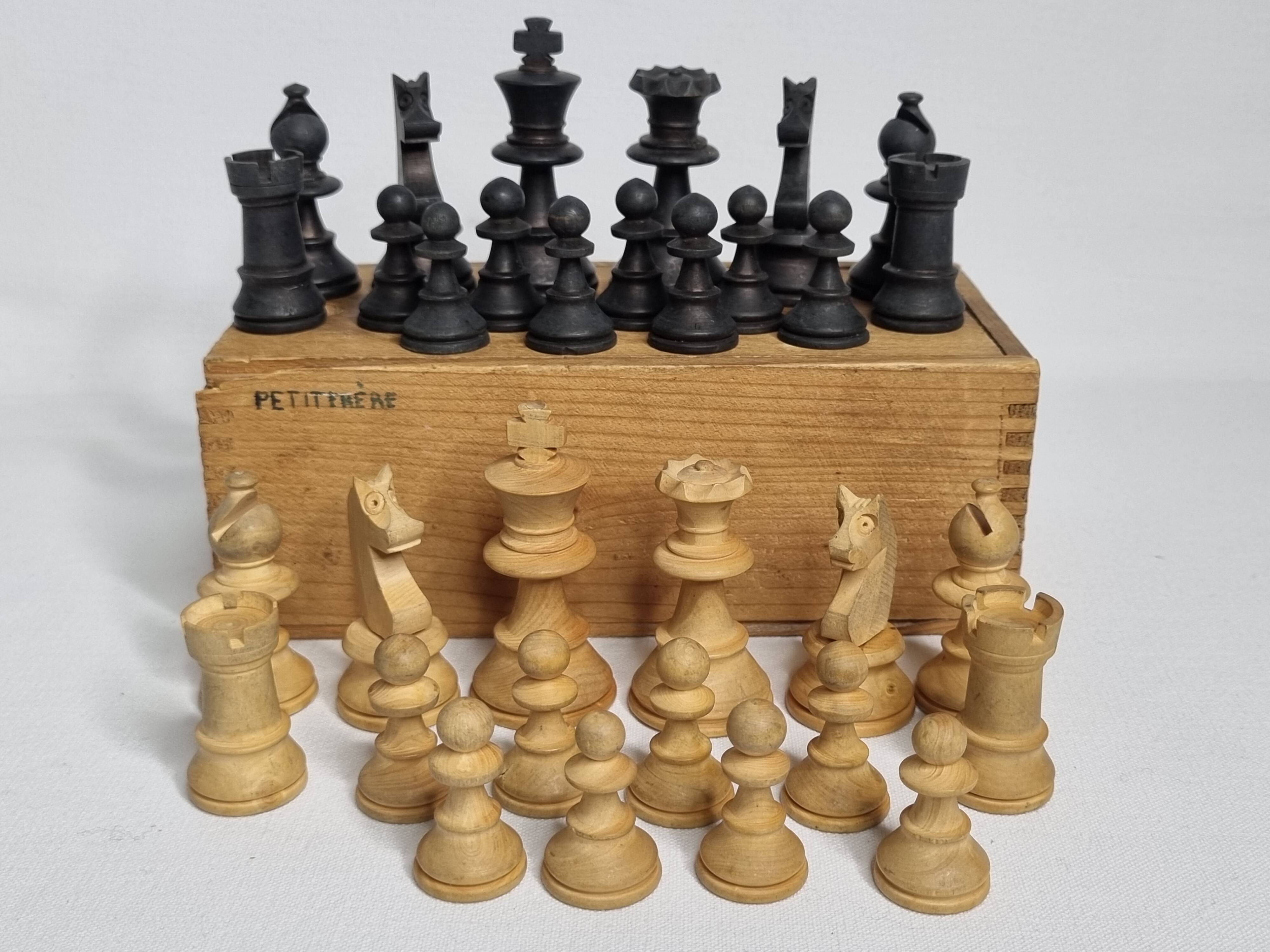 Antique Staunton Design Chess Set - Turned Wood Pieces (King 6cm)