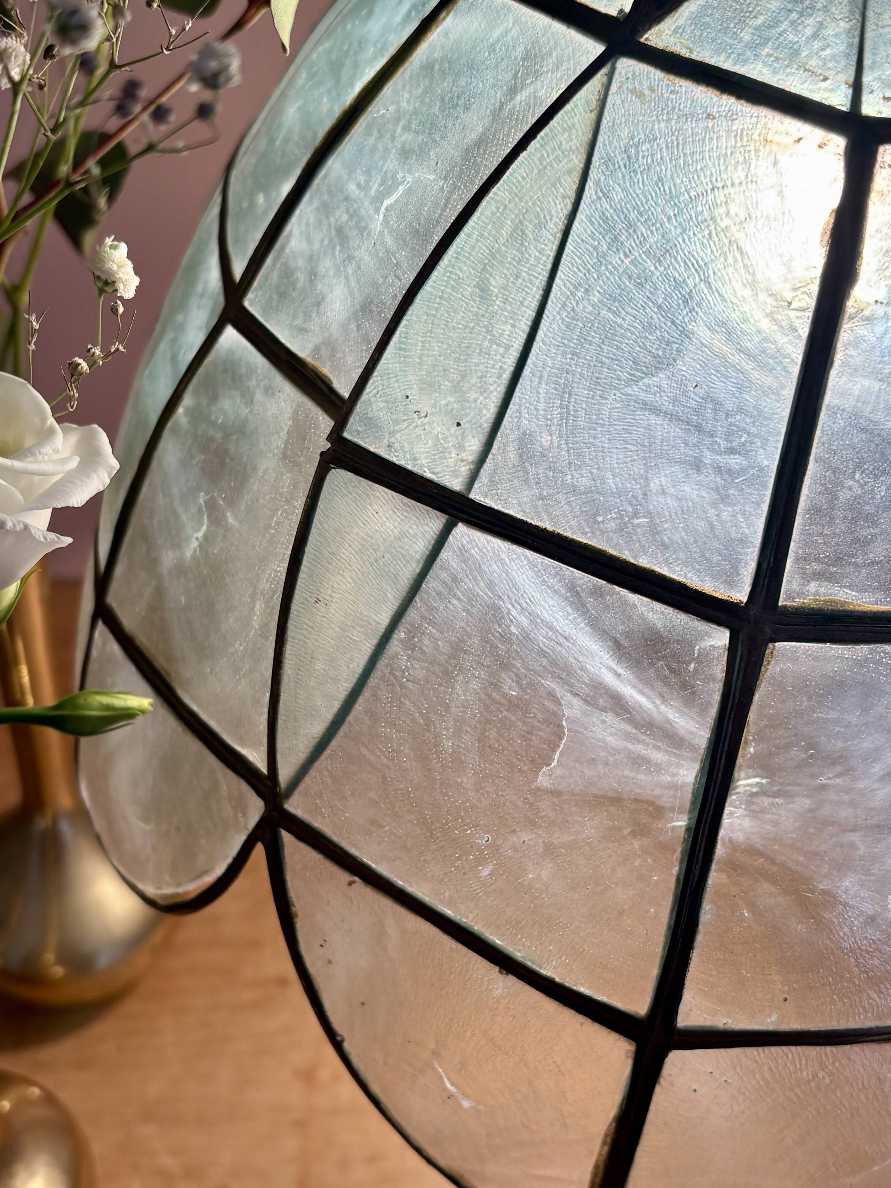 Vintage pendant light in blue mother-of-pearl and brass.