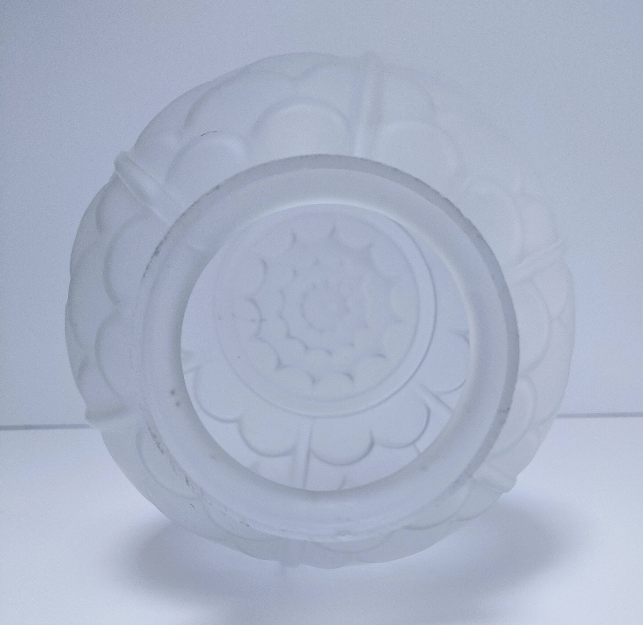 Lampe art déco boule verre pressé moulé