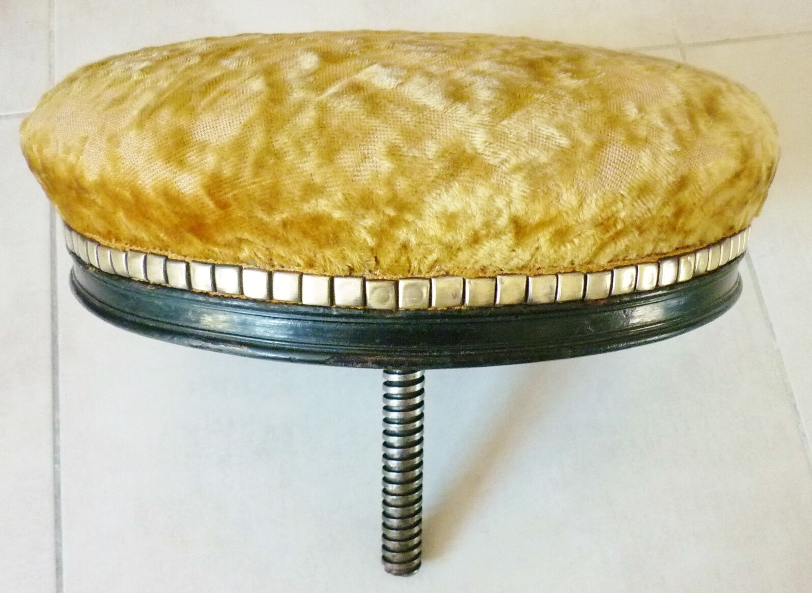 Piano stool of period and style Napoleon III, XIXth, tripod, blackened wood, adjustable