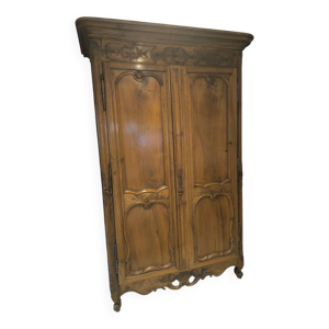 Armoire en noyer Louis