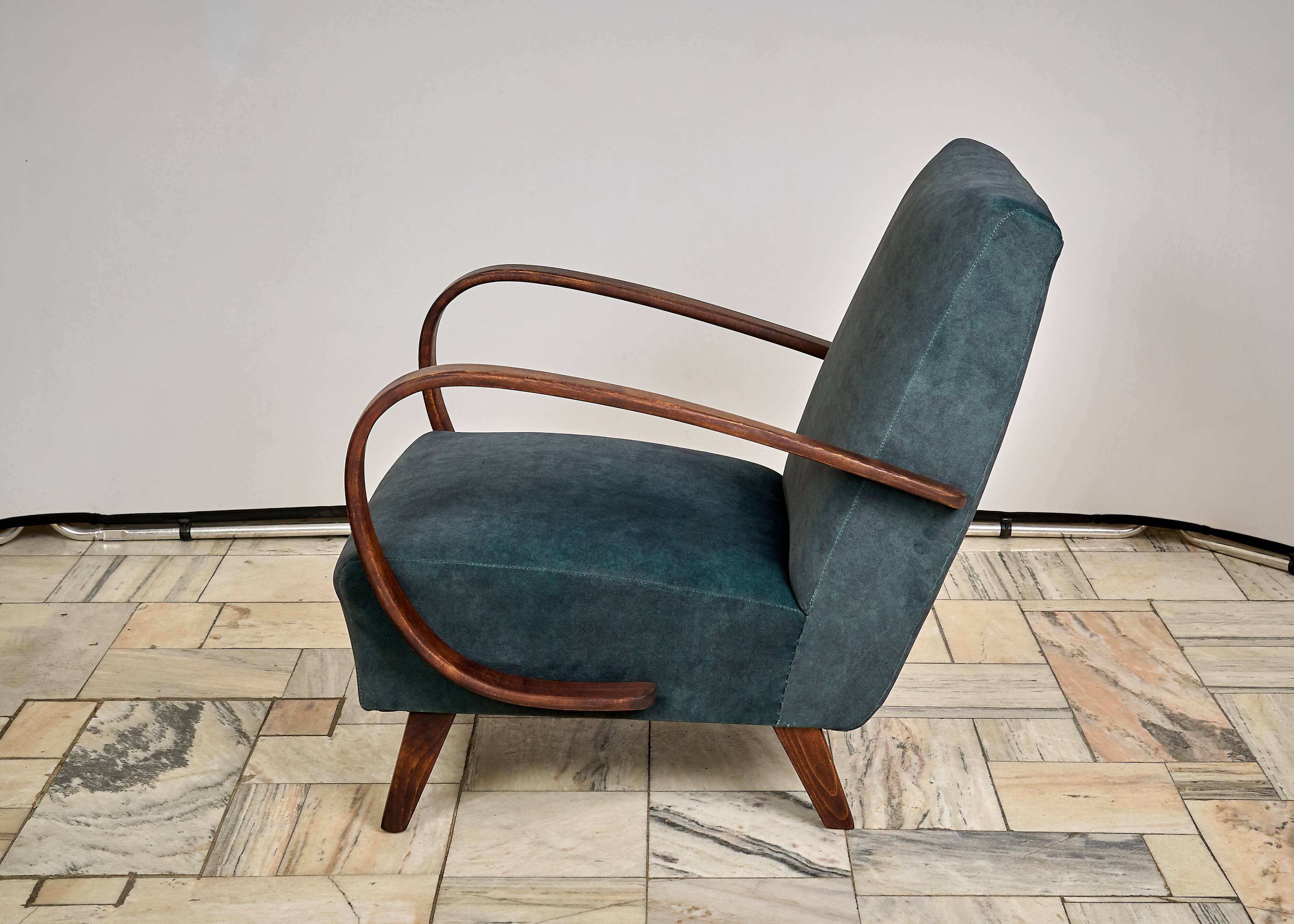 H 410 armchair designed by Jindrich Halabala, Czechoslovakia, 1940s