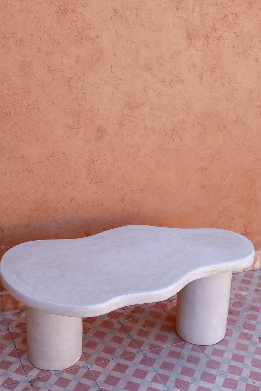 Table basse forme organique en Tadelakt