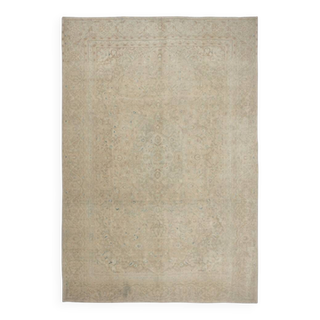 Tapis turc vintage unique en son genre. Tapis beige fait main de grande taille pour une décoration rustique, campagnarde et de ferme.