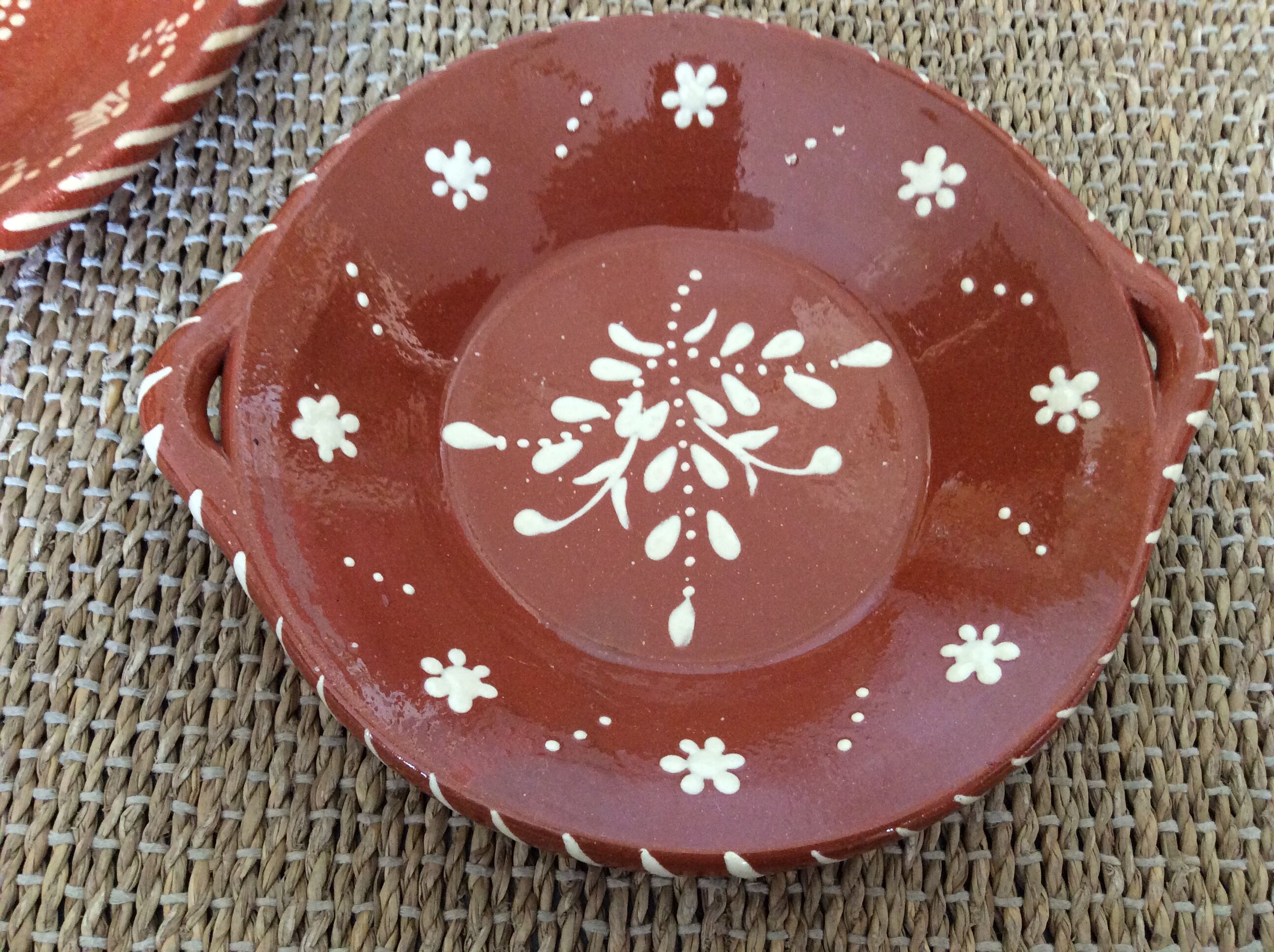 2 terracotta plates