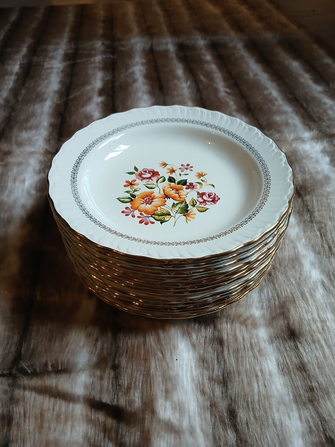 12 assiettes creuses anciennes "Capri "