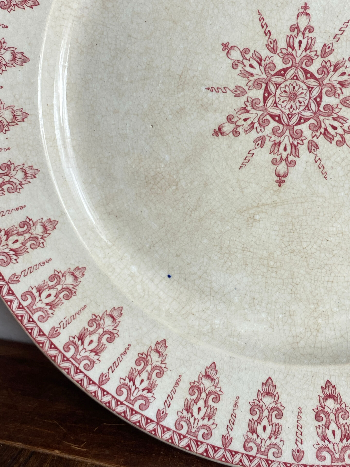 Plat, terre de fer, collection Annam de Gien 