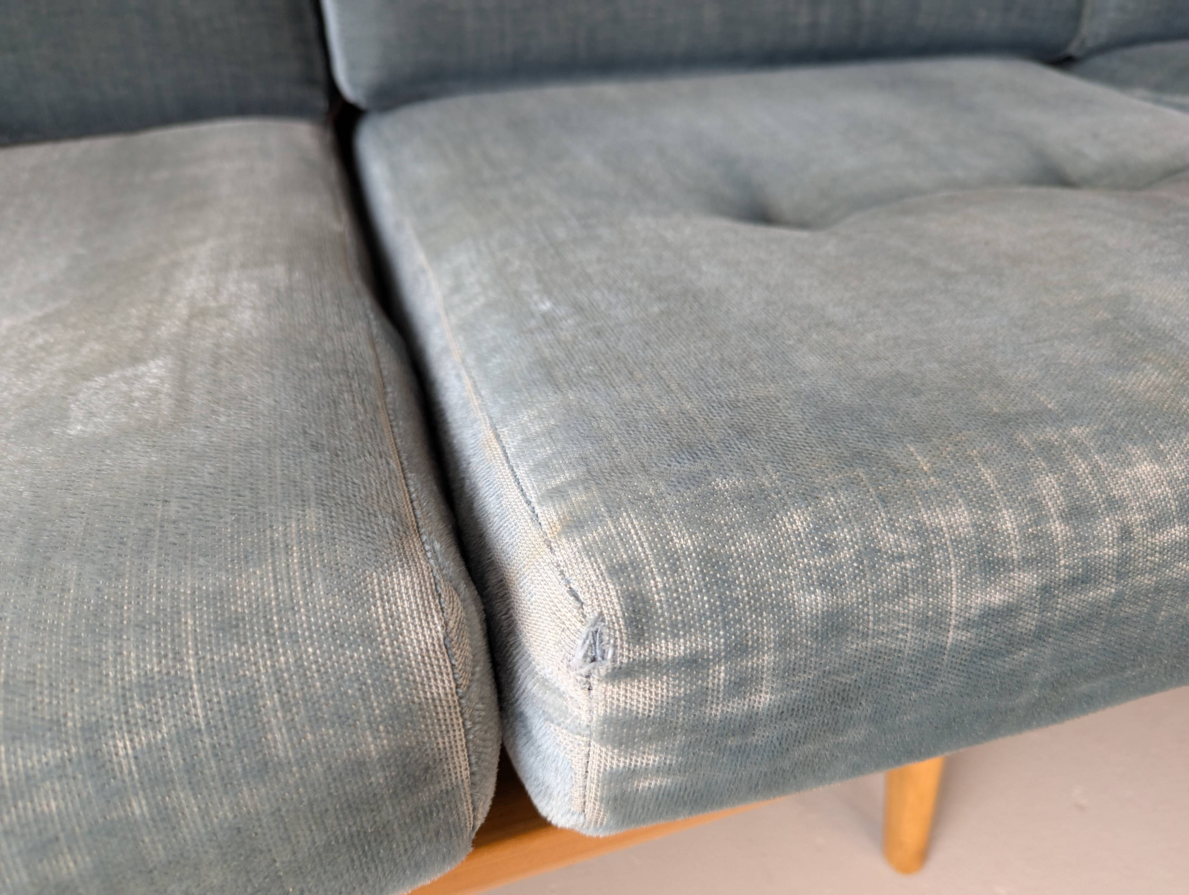 Banquette velours et bois clair, scandinave vers 1960/70