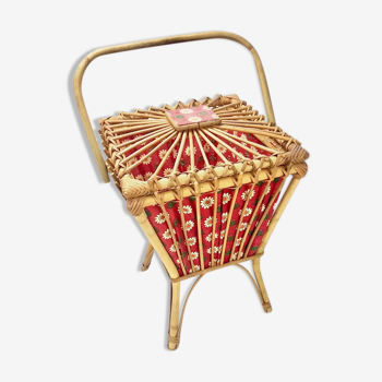 Worker basket in rattan and colorful fabric