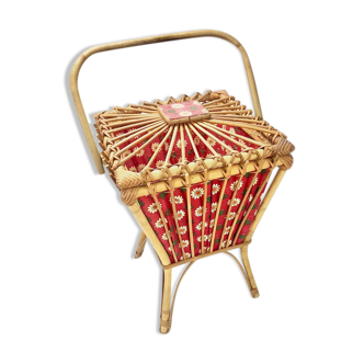 Worker basket in rattan and colorful fabric