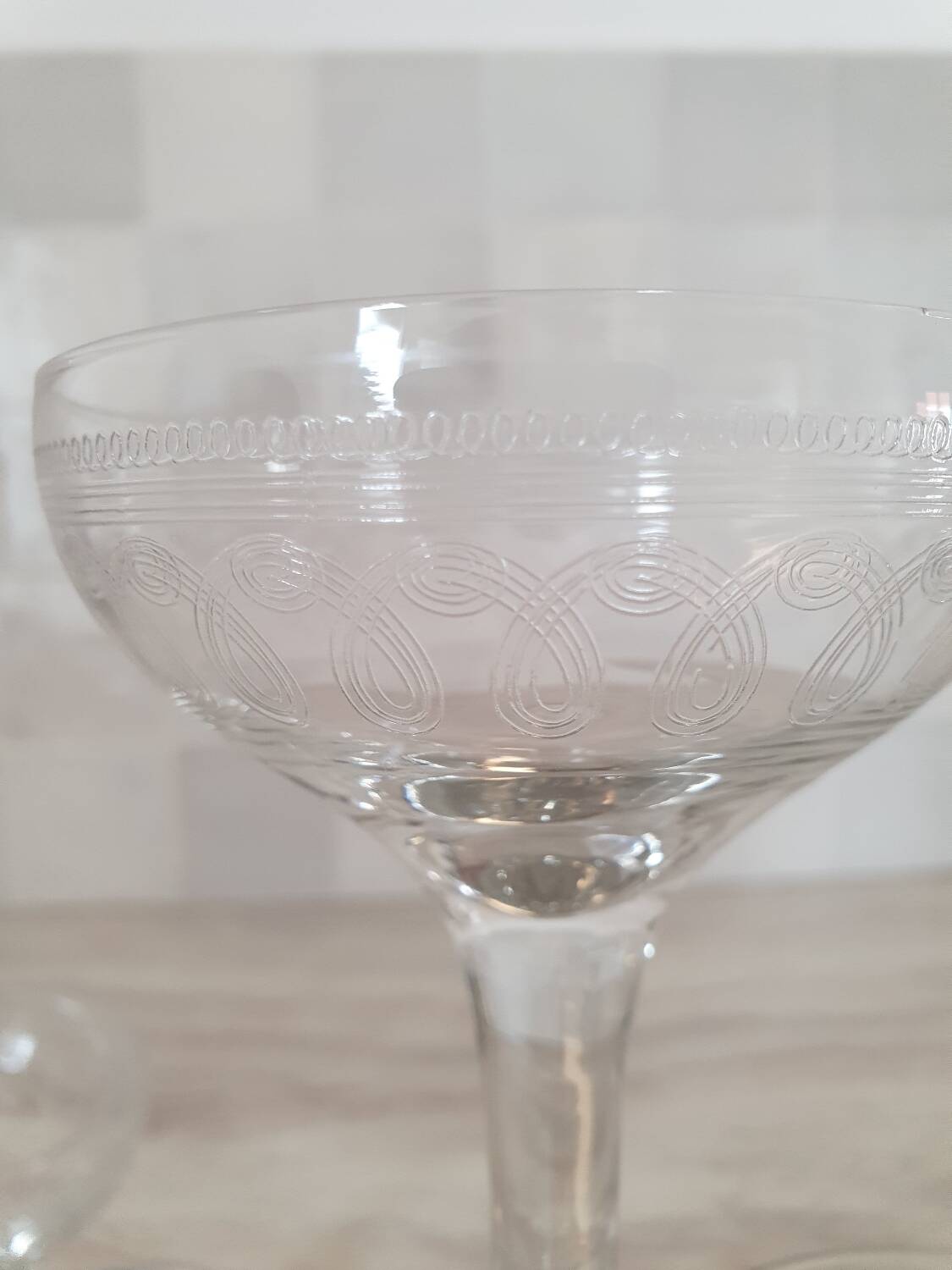 Champagne glasses in blown glass and chiseled decoration