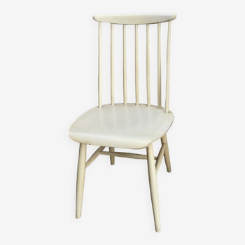 Fanett Tapiovaara white chair
