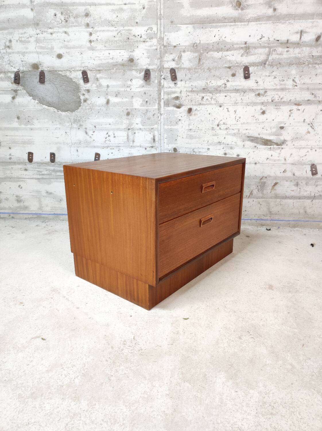 Vintage storage unit