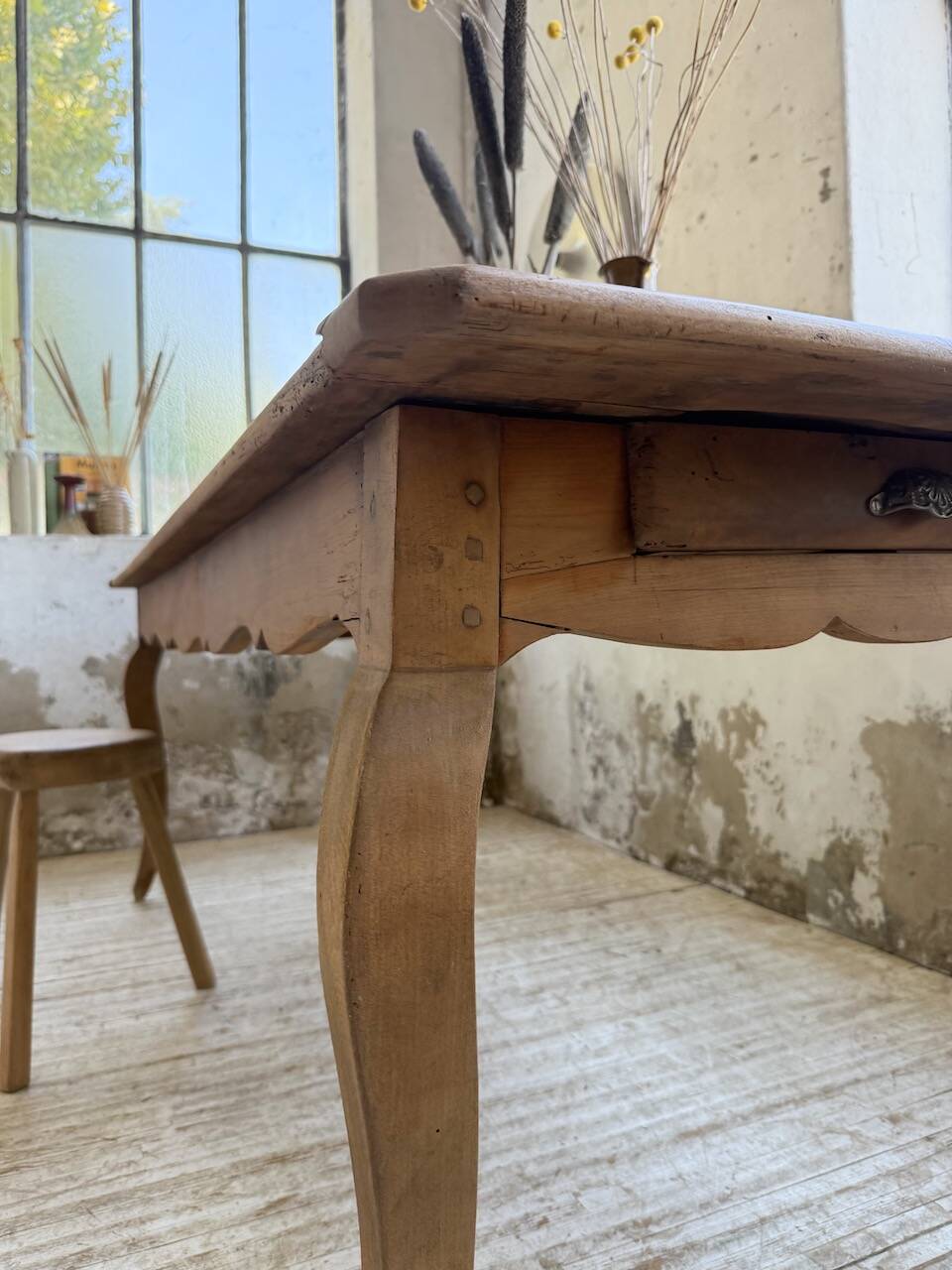 Table campagne provençale style Louis XV merisier